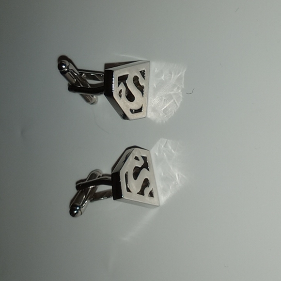 Silver tone Superman symbol cufflinks - Picture 1 of 3